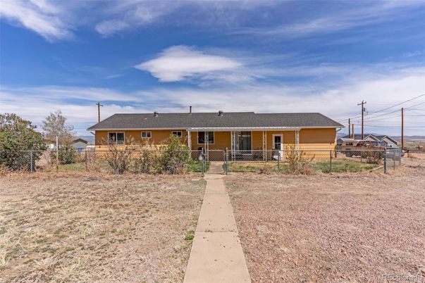 Backyard, Exterior, Facade, Ranch