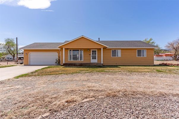 Attached, Exterior, Facade, Ranch