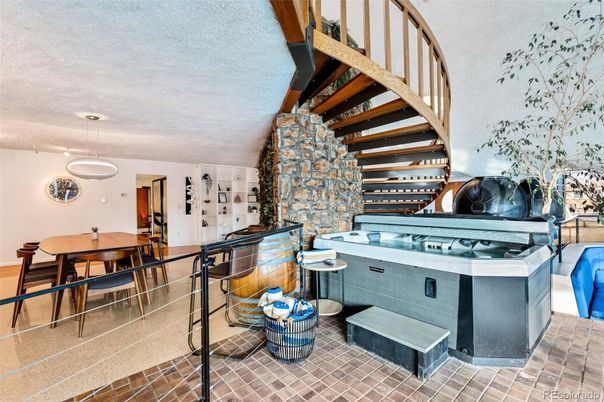 Dining room, Hot Tub, Interior