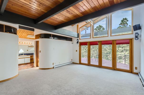 Empty room, Interior, Wooden Beams, Wooden Ceilings