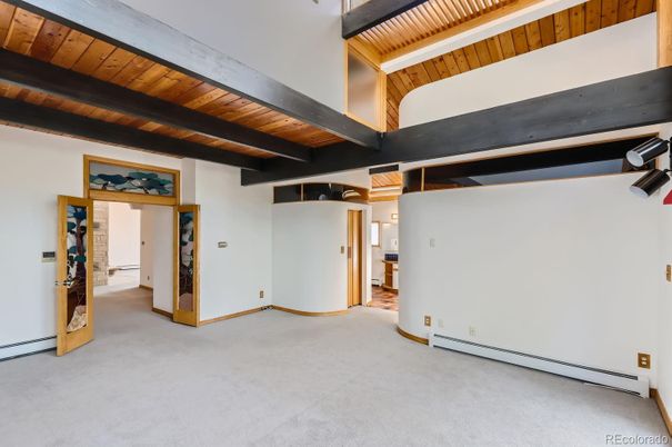 Empty room, Interior, Wooden Beams, Wooden Ceilings