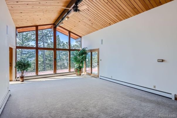 Empty room, Interior, Wooden Ceilings