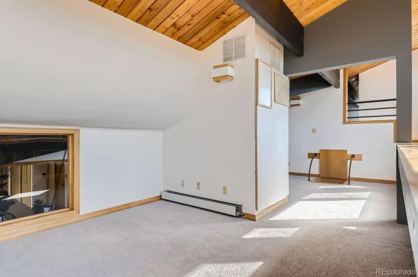 Empty room, Interior, Wooden Beams, Wooden Ceilings