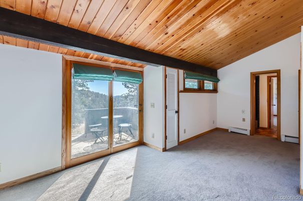 Empty room, Interior, Wooden Beams, Wooden Ceilings