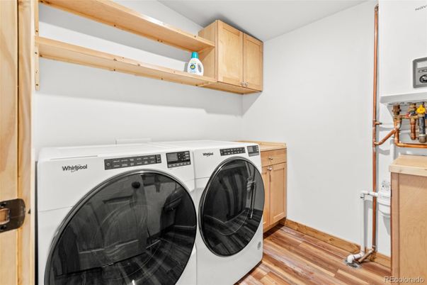 Interior, Washer, Wood Texture Flooring