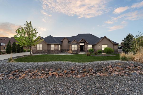 Backyard, Exterior, Facade, Ranch