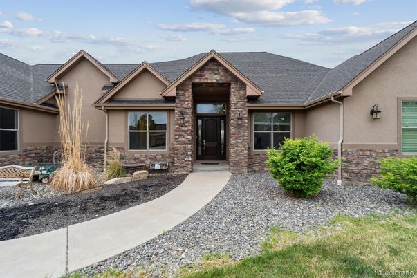 Exterior, Facade, Ranch