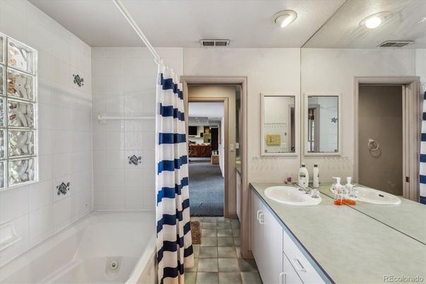 Bathroom, Dual Sink Vanities, Interior