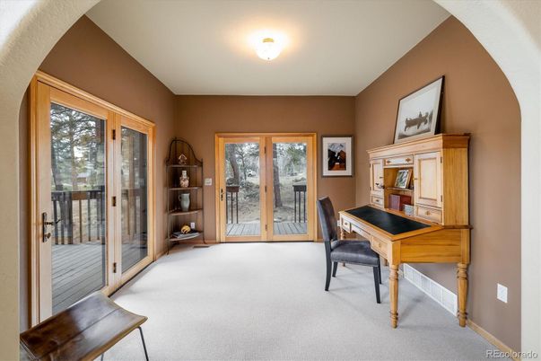 Home Office, Interior