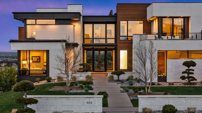Exterior, Facade, Modern