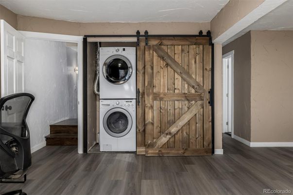 Interior, Utility Closets, Washer, Wood Texture Flooring