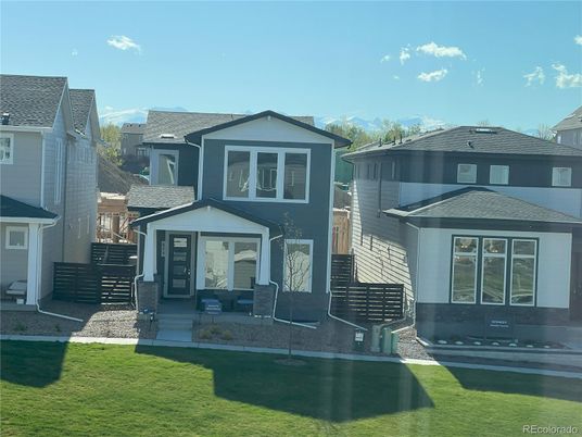 Exterior, Facade, American Foursquare