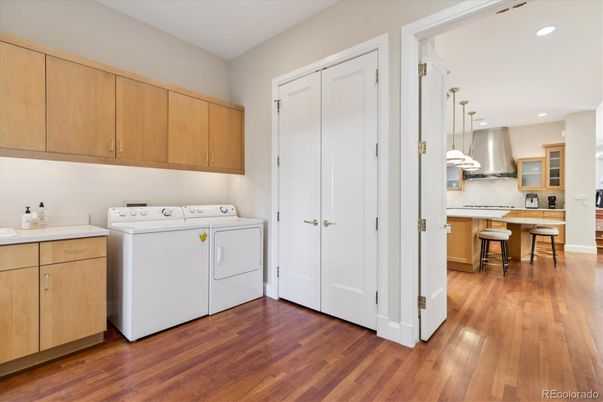 Interior, Pendant Lights, Recessed Lighting, Washer, Wood Texture Flooring