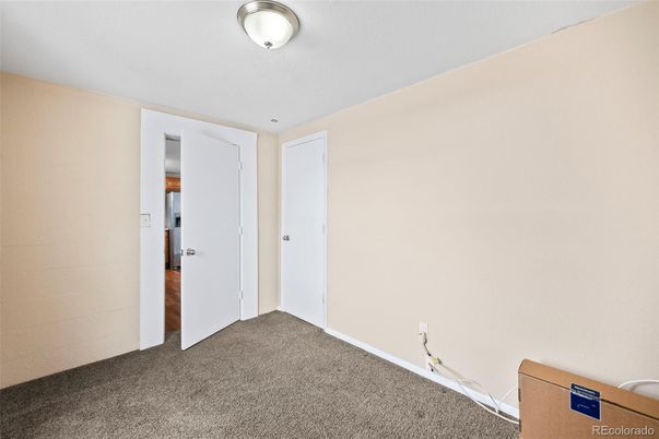 Empty room, Interior