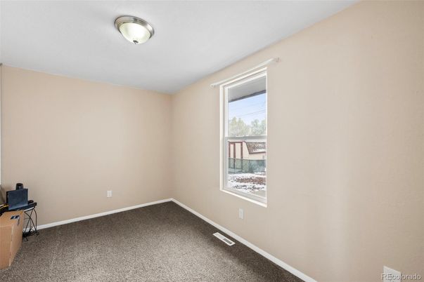 Empty room, Interior