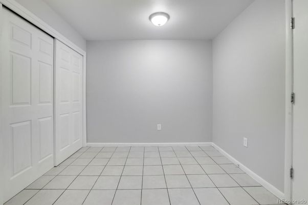 Empty room, Interior