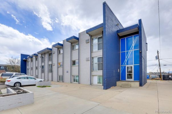 Exterior, Facade, Modern