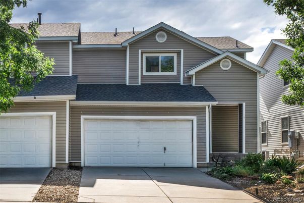 Attached, Exterior, Facade, American Craftsman