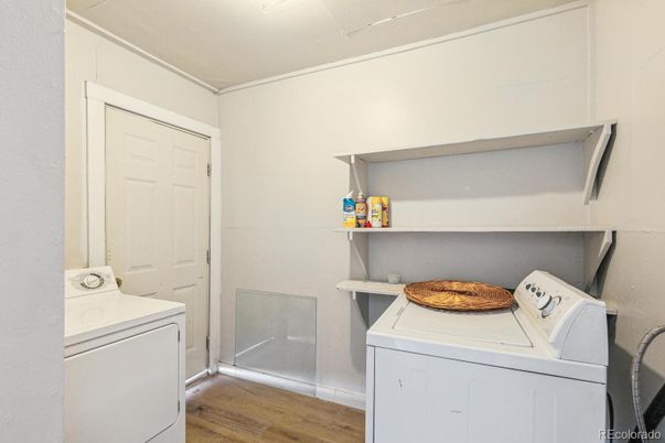 Interior, Utility Closets, Washer, Wood Texture Flooring