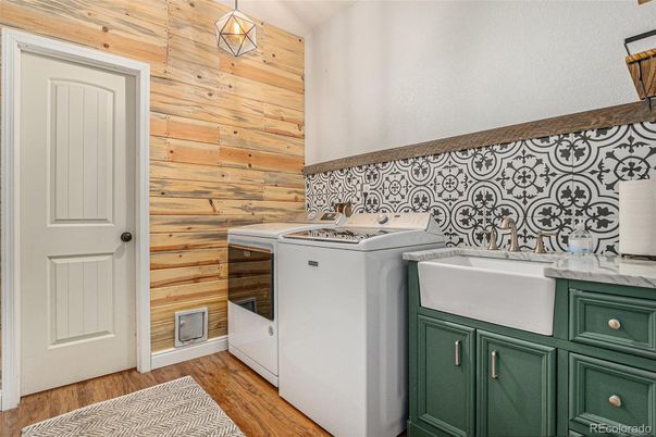 Interior, Washer, Wood Texture Flooring, Wooden Walls