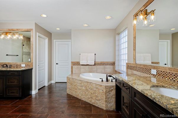 Bathroom, Dual Sink Vanities, Interior, Recessed Lighting