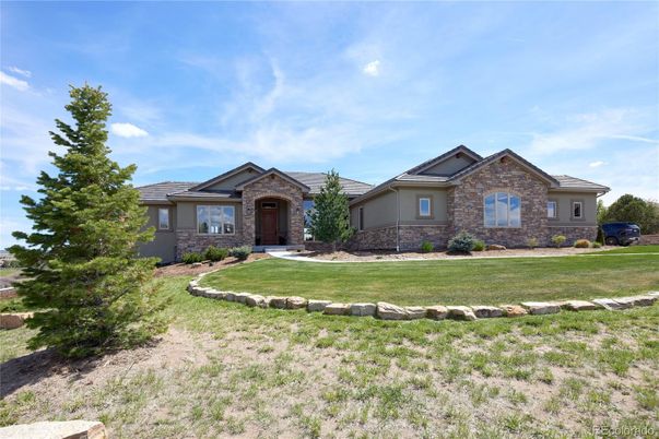 Backyard, Exterior, Facade, Brick Facade, Brick Traditional