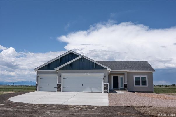 Attached, Exterior, Facade, Ranch