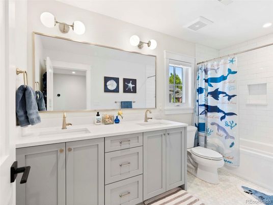 Bathroom, Dual Sink Vanities, Interior, Recessed Lighting