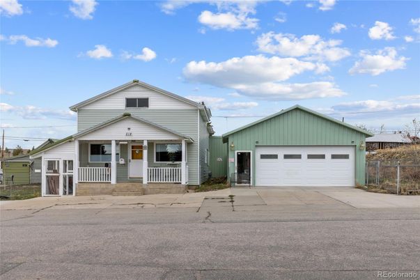 Attached, Exterior, Facade, Farmhouse