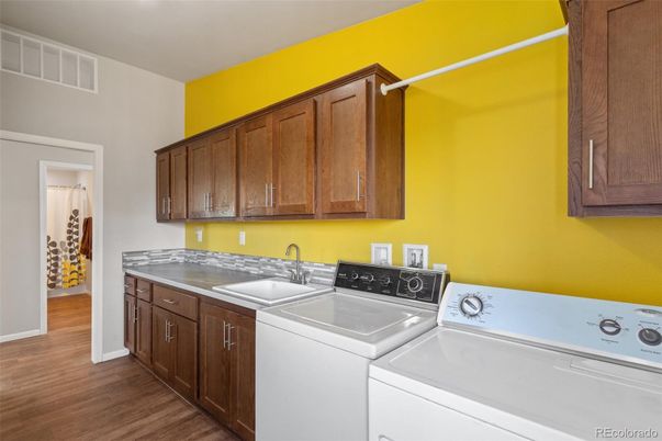 Interior, Washer, Wood Texture Flooring