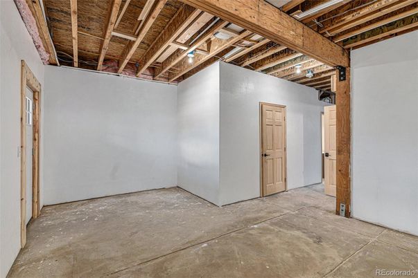 Empty room, Interior, Wooden Beams, Wooden Ceilings