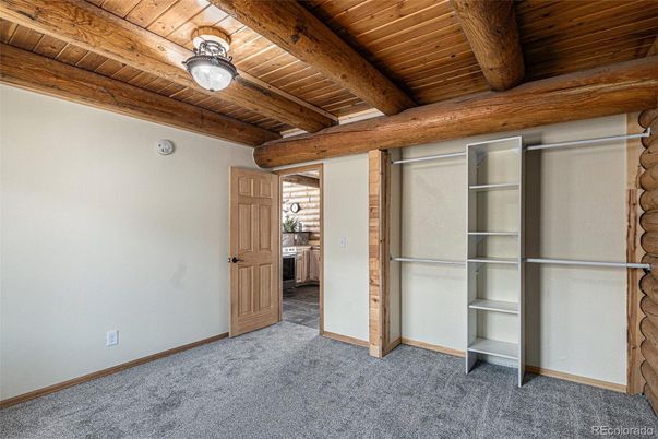 Empty room, Interior, Wooden Beams, Wooden Ceilings