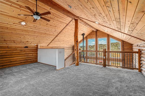 Empty room, Interior, Wooden Beams, Wooden Ceilings, Wooden Walls
