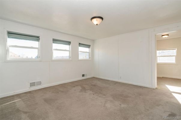 Empty room, Interior