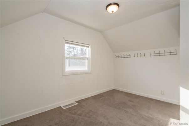 Empty room, Interior