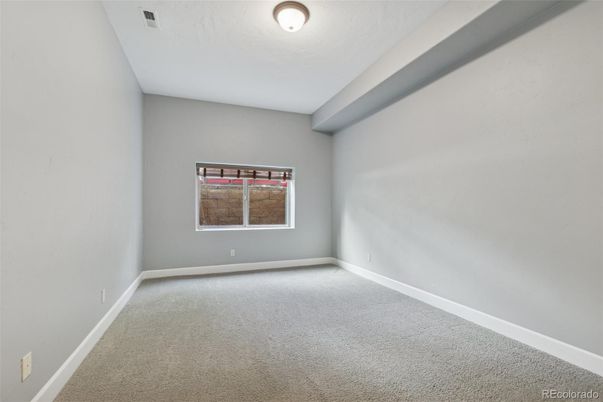 Empty room, Interior