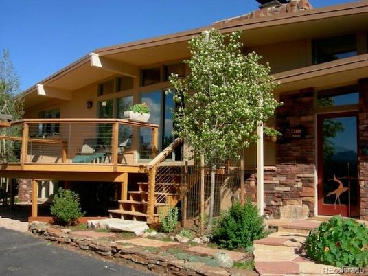 Exterior, Facade, Modern