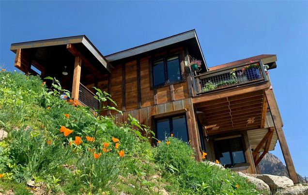 Exterior, Facade, Log Home