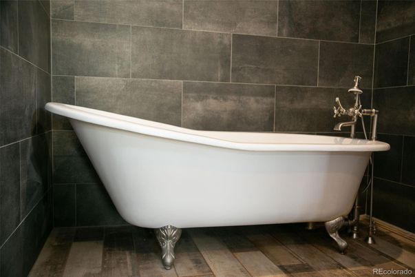 Bathroom, Free Standing Baths, Interior