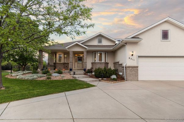 Attached, Exterior, Facade, American Craftsman