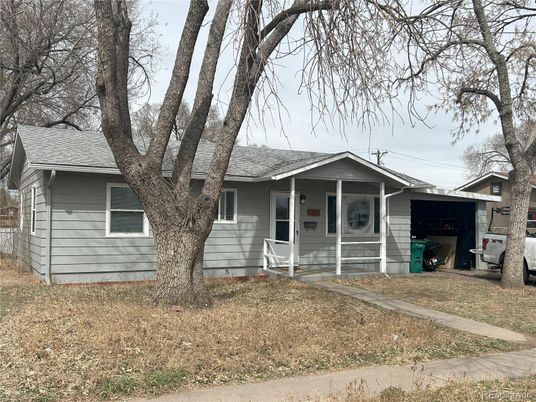 Backyard, Exterior, Facade, Ranch