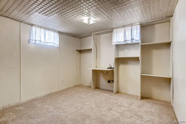 Empty room, Interior