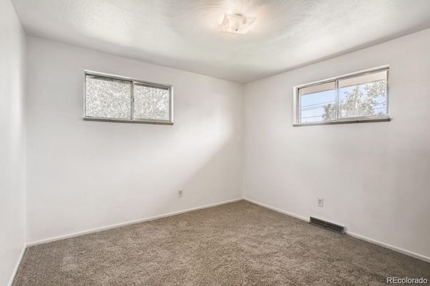 Empty room, Interior