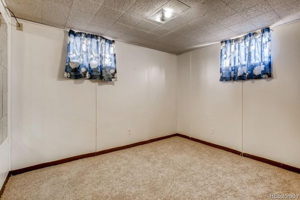 Empty room, Interior