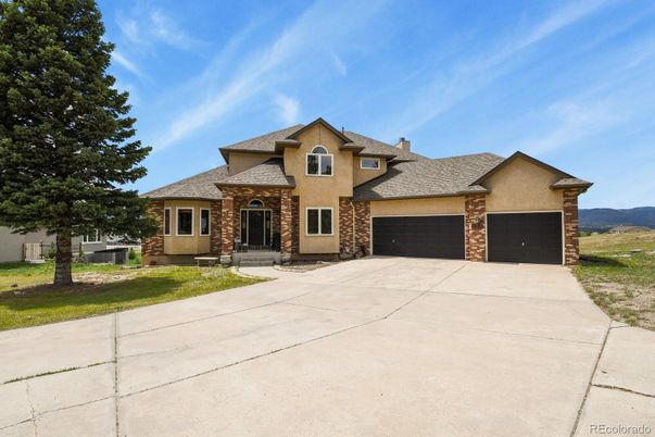 Attached, Exterior, Facade, Brick Traditional