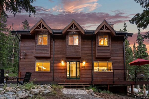 Exterior, Facade, Log Home