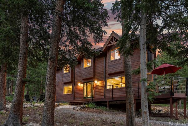 Exterior, Facade, Log Home