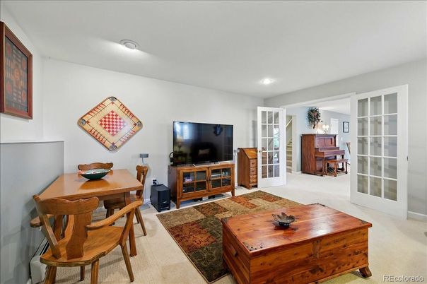 Dining room, Interior, Piano, Recessed Lighting