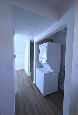 Interior, Utility Closets, Washer, Wood Texture Flooring