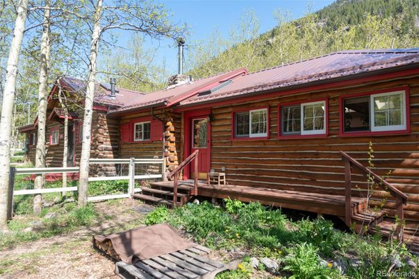 Exterior, Facade, Log Home